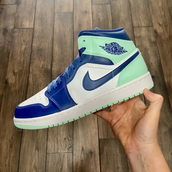 ‼️SOLD‼️ Air Jordan 1 Mid - Picture 2 of 13